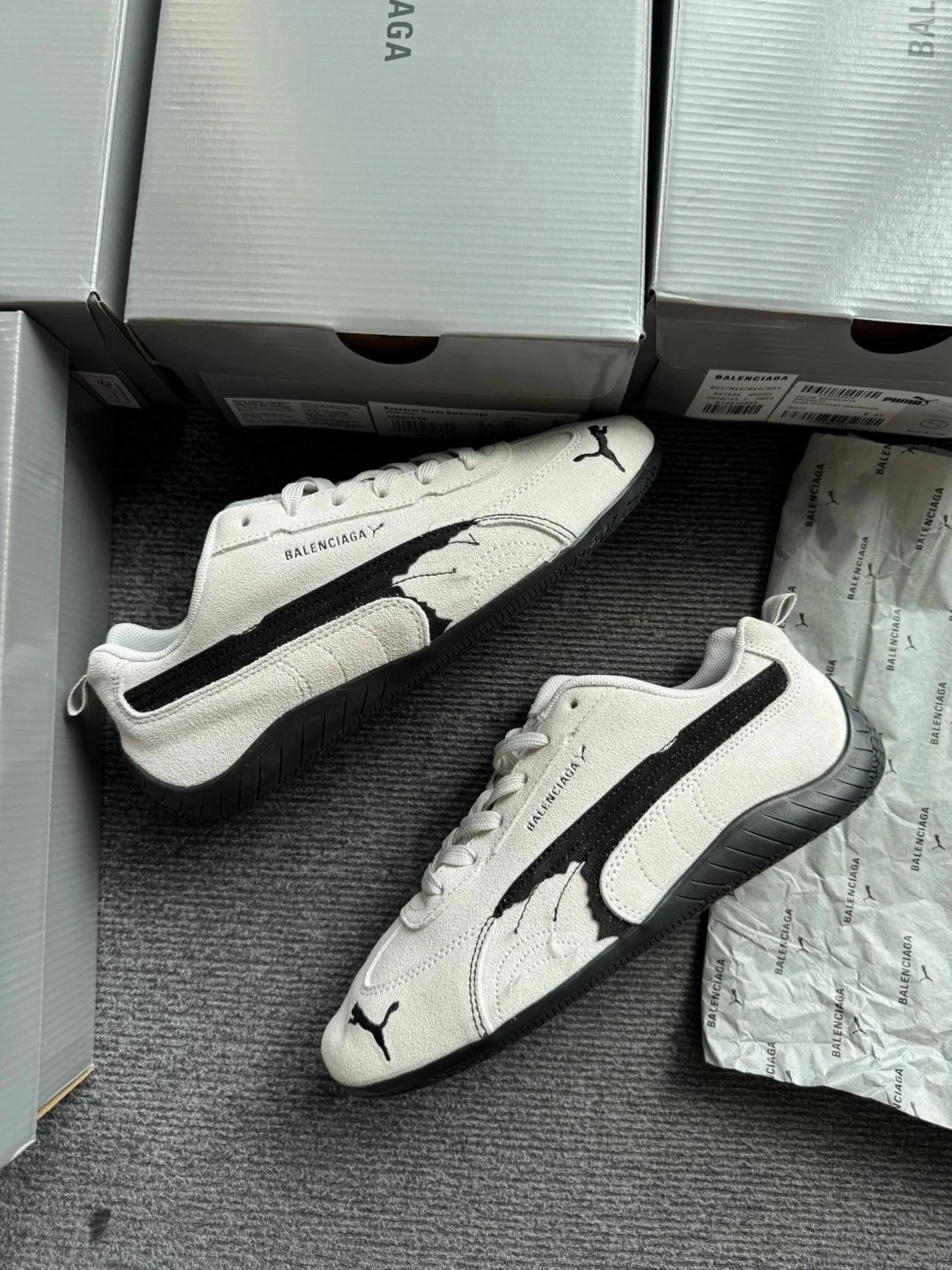 BL_G White Brand Collaboration Production Sneakers