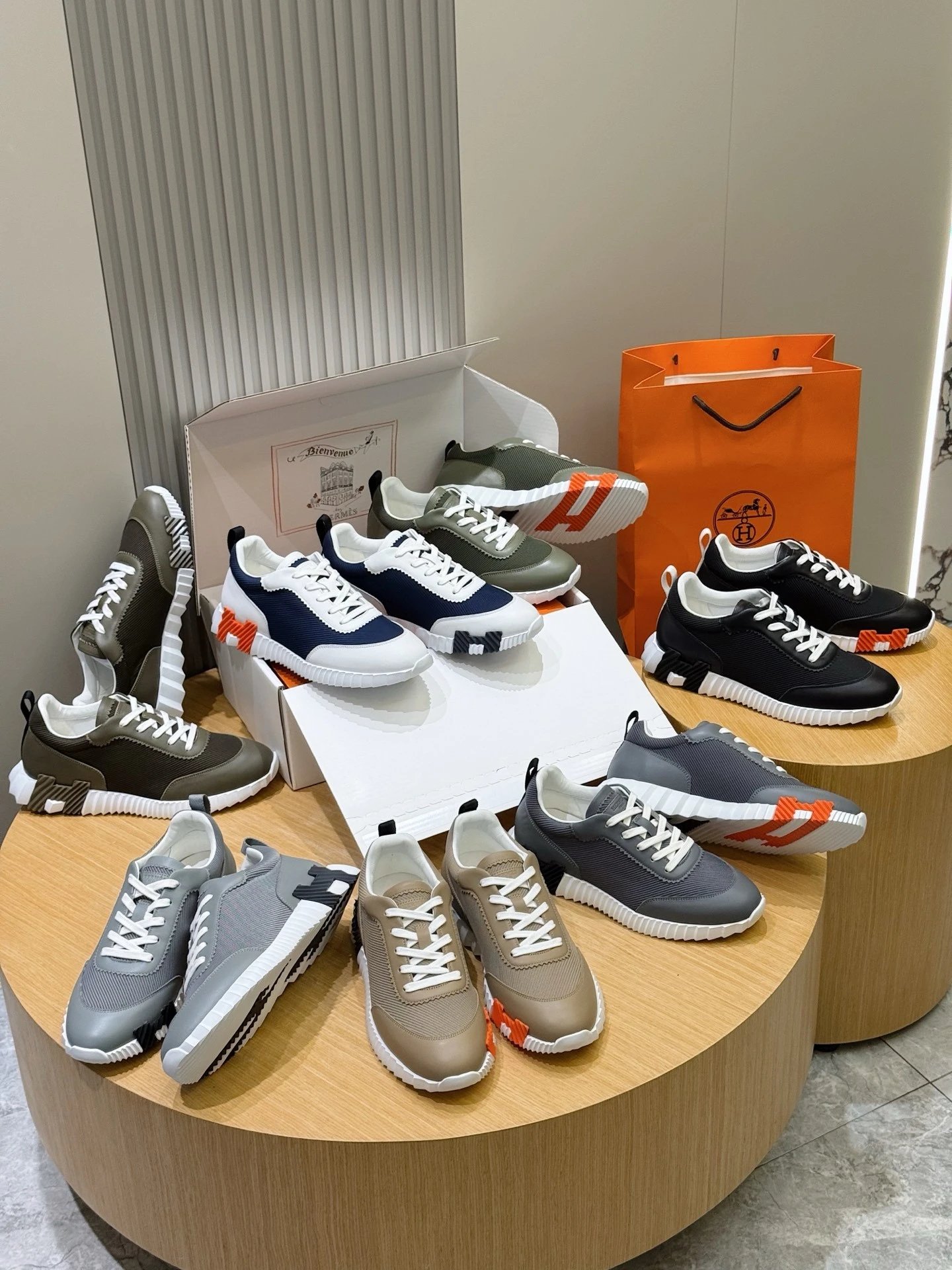 Sports shoes 👟 WhatsAPP: ➕ eight trillion and six hundred and fifteen billion two hundred and eighteen million eight hundred and fifty-two thousand eight hundred and seven