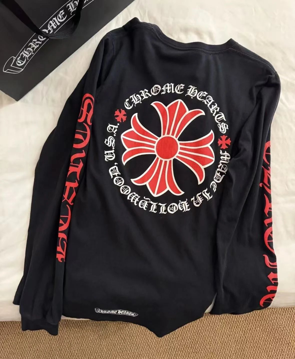 Carl Original - Black and Red Horseshoe Sanskrit Long Sleeve