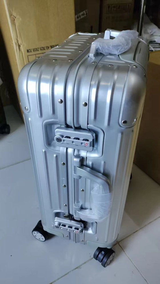 Aluminum-Magnesium Alloy Carry-On Luggage with TSA 006 Lock and Single-Hole Handle