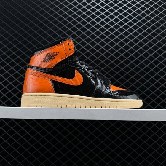 Nike Air Jordan High AJ1 Men's and Women's Lard Buckle Crush Jordan 1 Generation High Top Sports Basketball Shoes Comfortable Breathable Board Shoes Retro Hundred Casual Shoes 555088 575441 028