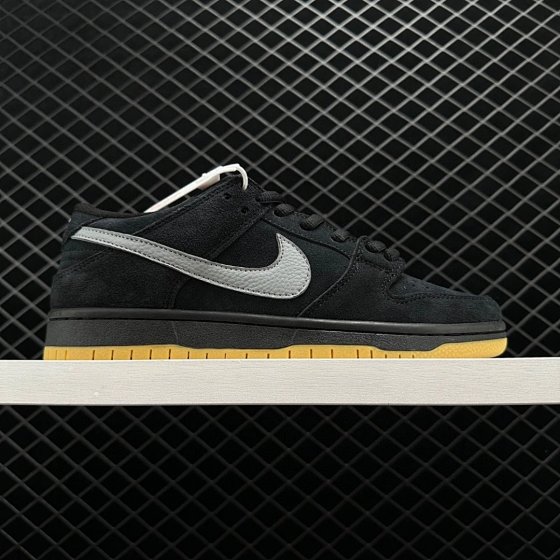 Corporate Nike Dunk SB Low Pro Fog Black Raw Gum Men's and Women's Low Top Classic Sports Board Shoes Men's and Women's Retro Hundred Casual Shoes Mesh Breathable Comfortable Shock Absorption Black BQ6817 010