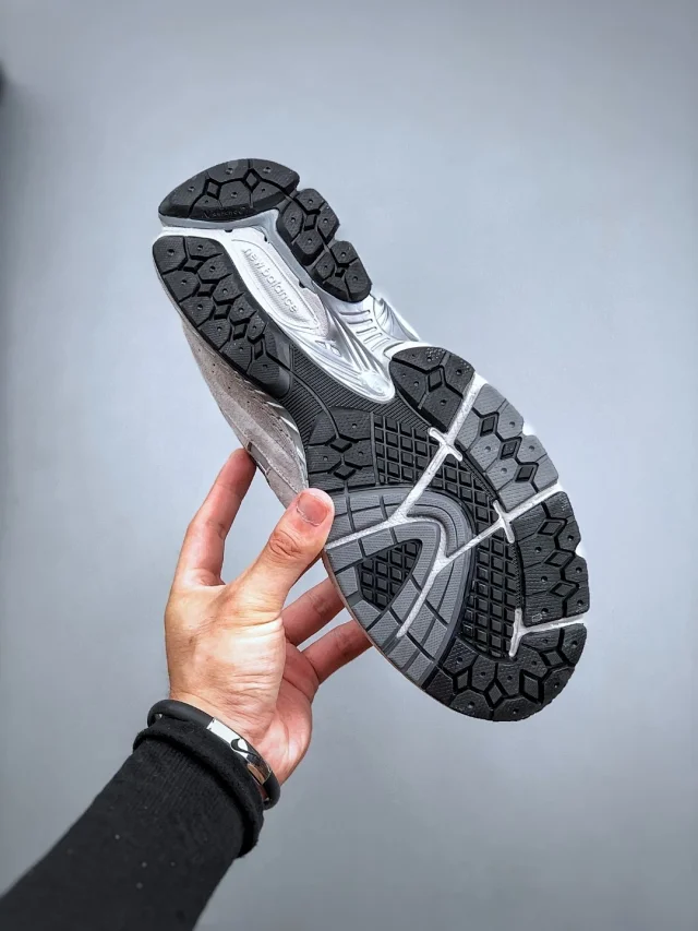 New Balance Sneakers 2002R product detail image 88