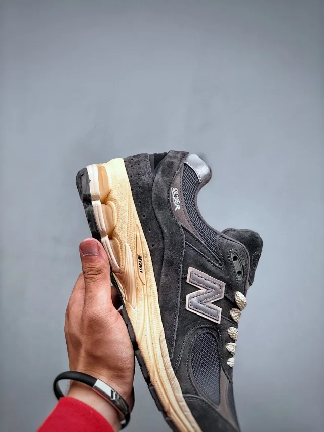 New Balance Sneakers 2002R product detail image 38