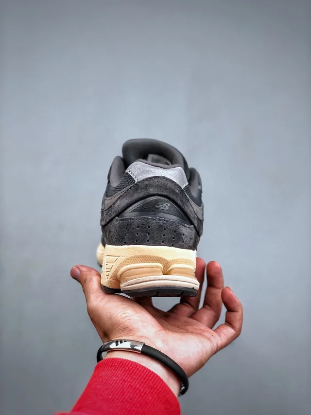 New Balance Sneakers 2002R product detail image 39