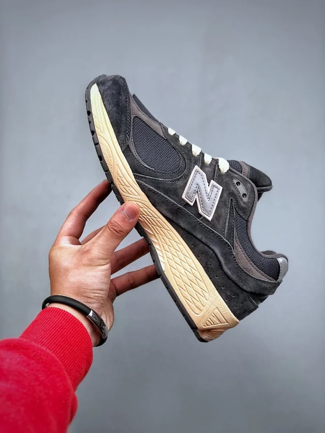 New Balance Sneakers 2002R product detail image 36