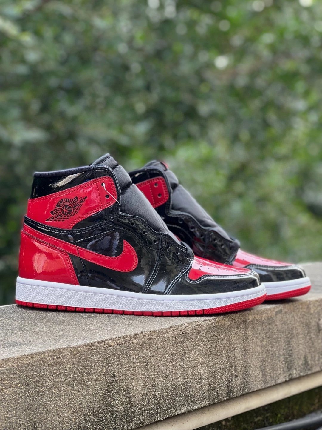 Original Nike Air Jordan 1 High "Bred Banned" AJ1 Black Red Patent Leather High-Top Unisex Casual Sneakers Men's Women's Fashion Shoes 555088-063