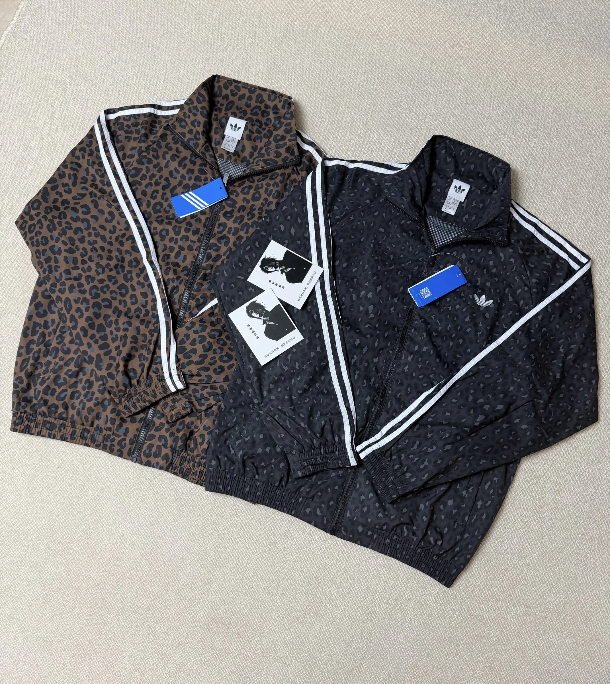 【现货】Adidas三叶草豹纹运动外套经典三条杠设计，豹纹元素吸睛，宽松版型，男女同款，情侣穿搭也很合适，春秋季节穿很舒服，面料微渐变，穿着透气不闷潮流感拉满日常出街、运动休闲都能搭，百搭不挑人