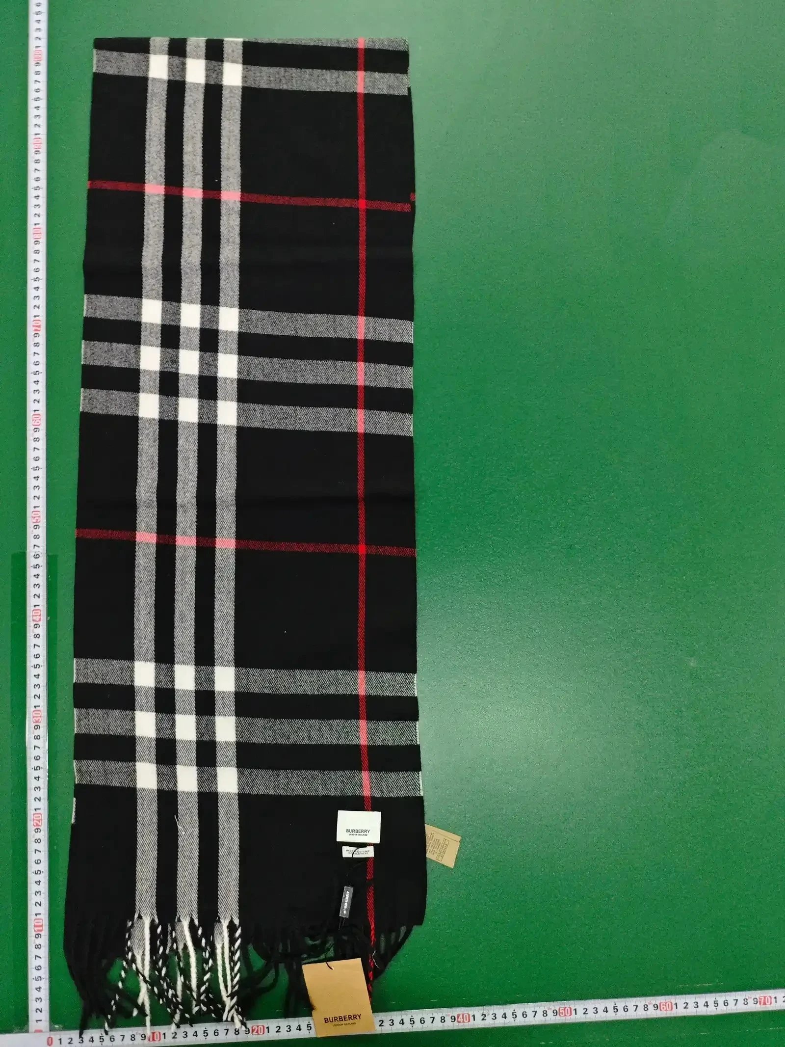 White label and red line