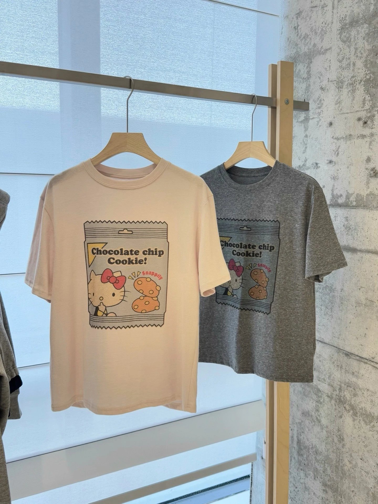 Hello Kitty Chocolate Chip Cookie Graphic T-Shirt in Peach and Gray