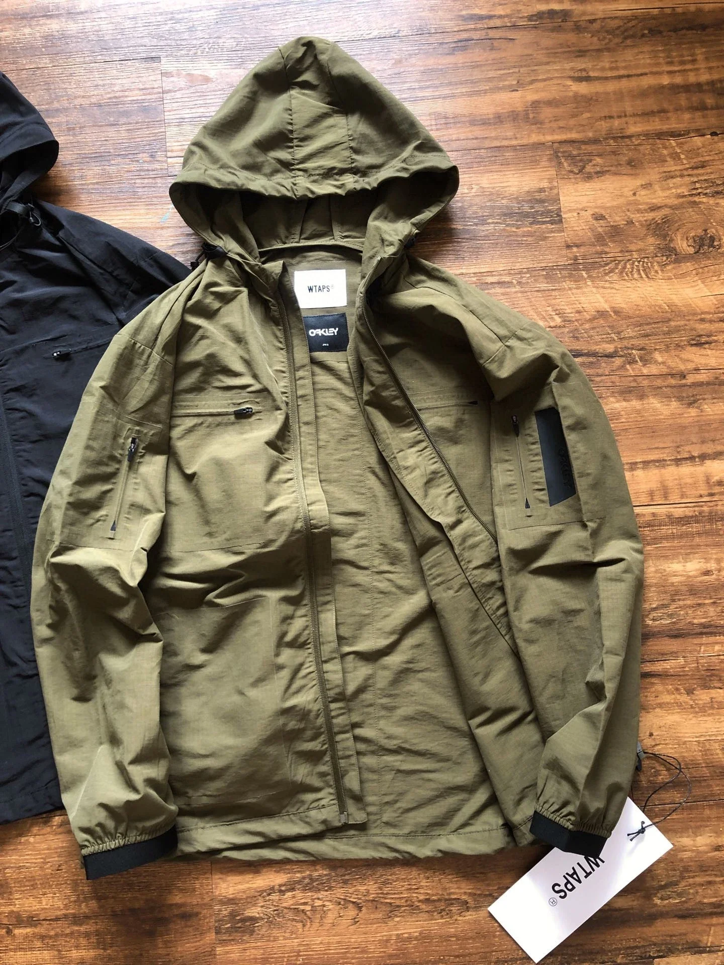超炫有型！无缝压胶！WTAPS KEYS OAKLEY限量联名轻量防风拒水冲锋夹克