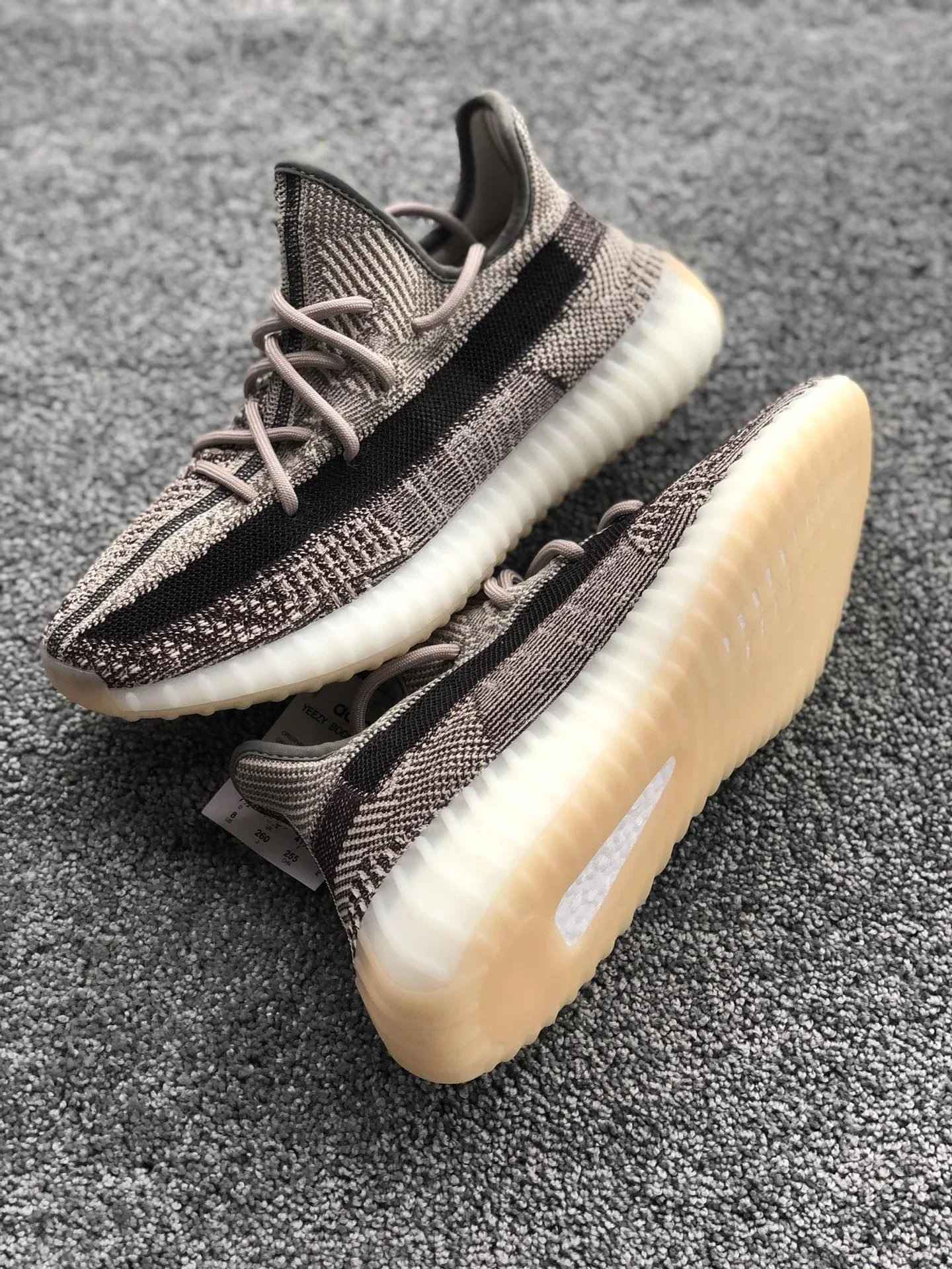 人手两双！最稳小椰！男女情侣款AD Yeezy Boost 350 V2 Marsh 黑天使侧