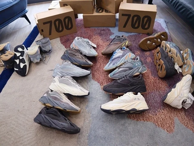 买手评测团 PT鞋系列 公司级 AD椰子Yeezy Boost 700 V2 团购价179元包邮（得物3600元起） 买手党-买手聚集的地方