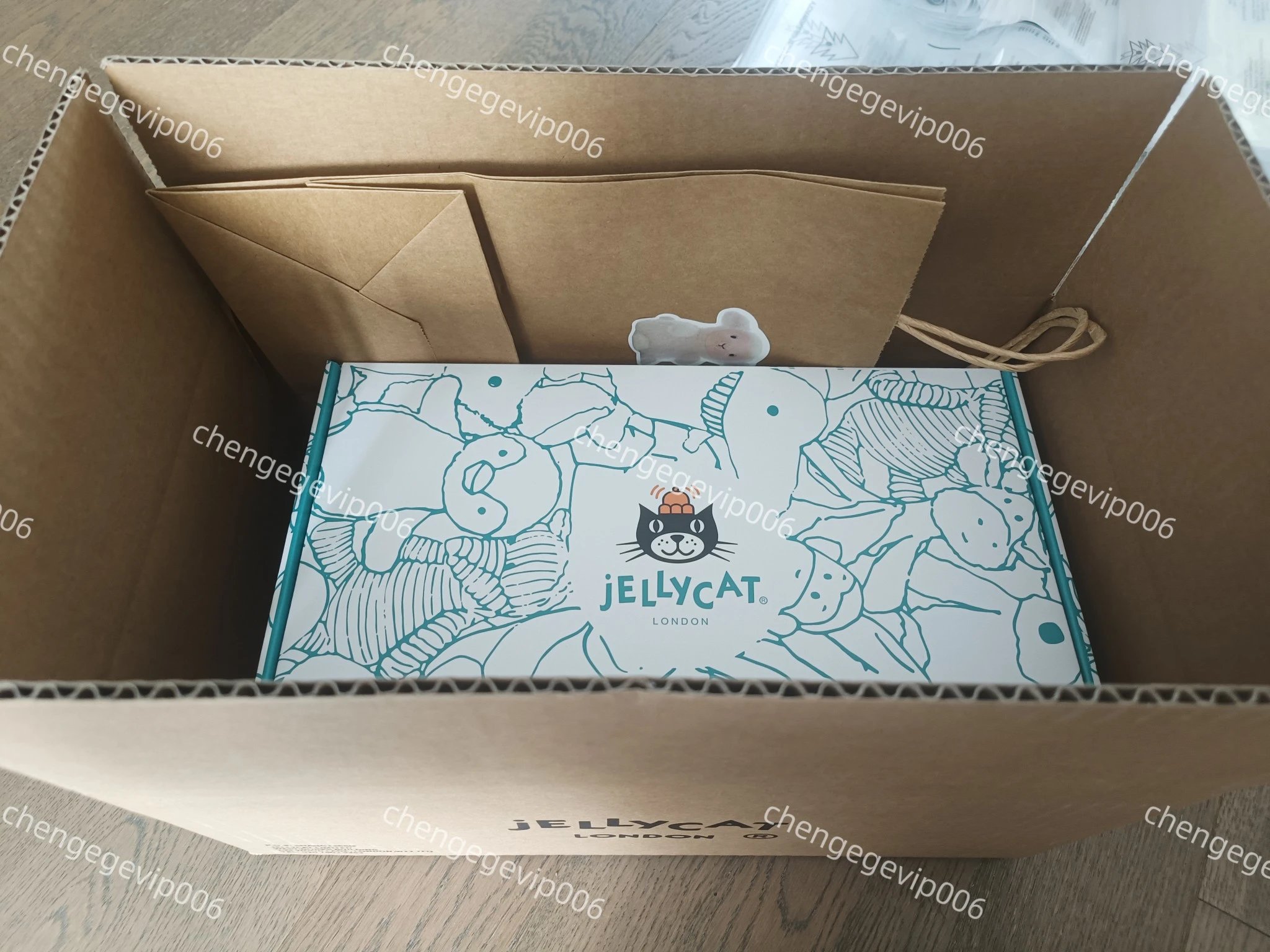 Three pieces come with one gift box, all with dust bags. The gift box is shown in the picture