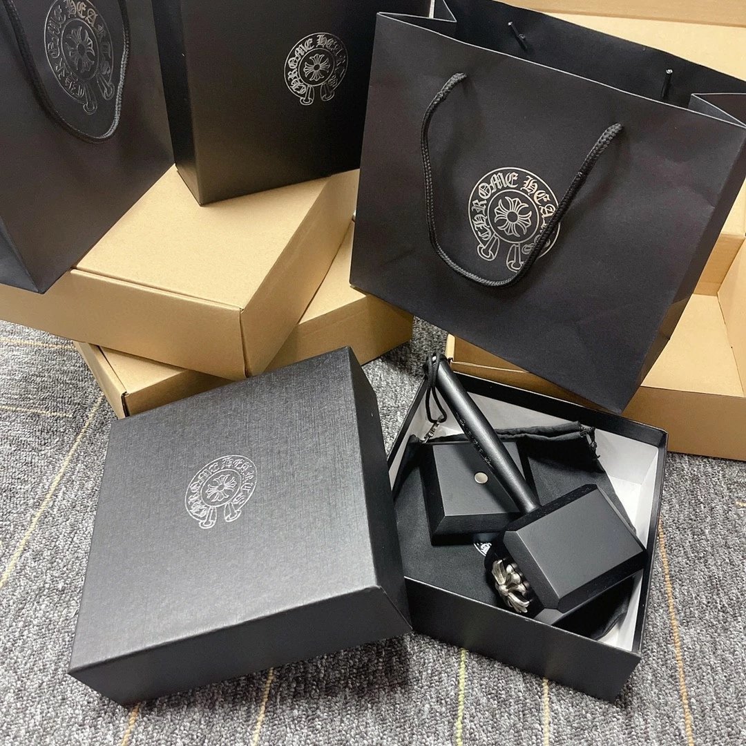 The trendy beer bottle opener adopts a magnetic base, which can be easily placed on the base with a gentle touch and placed on the table, creating a natural and beautiful appearance