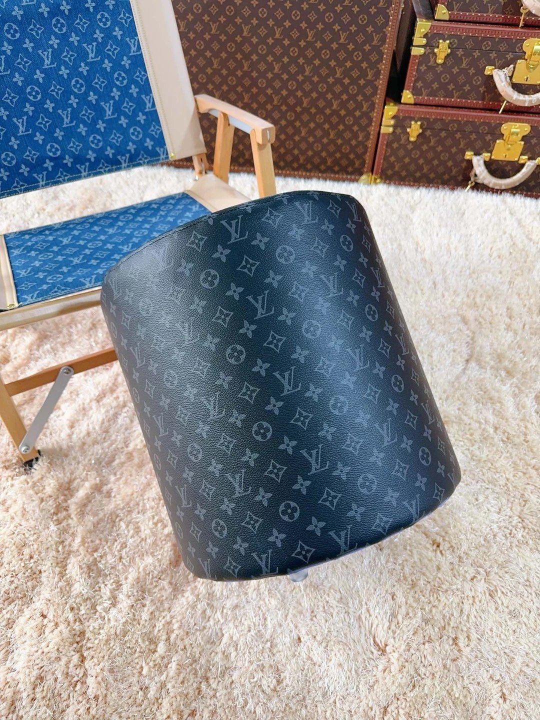 The exquisite and comfortable travel philosophy of the classic round stool of the trendy brand has been sought after by countless people as the design principle of various products, with a size of 36 × 36CM