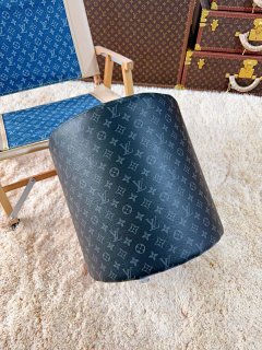 The exquisite and comfortable travel philosophy of the classic round stool of the trendy brand has been sought after by countless people as the design principle of various products, with a size of 36 × 36CM
