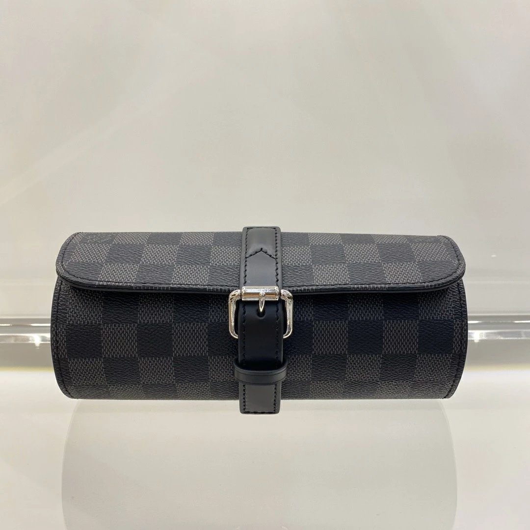 A three piece watch box that can hold not only watches but also bracelets. If the pillow inside is removed, it can also hold a pair of glasses
