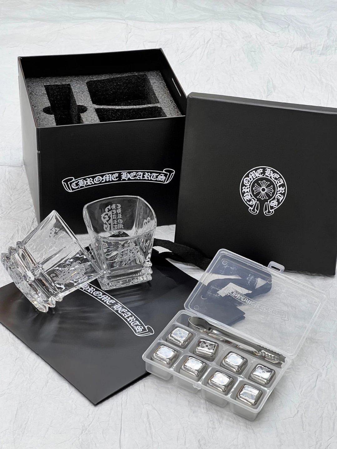 Limited Edition Crystal Whiskey Glasses Set - 300ml Capacity, Premium 9K Crystal, Hand-Carved Exterior & Smooth Interior, Diamond-Cut Facets, Chilled Rim, Includes Ice Cubes Gift