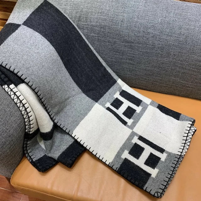 Hermès Uncategorized H Monogram Blanket product detail image 32