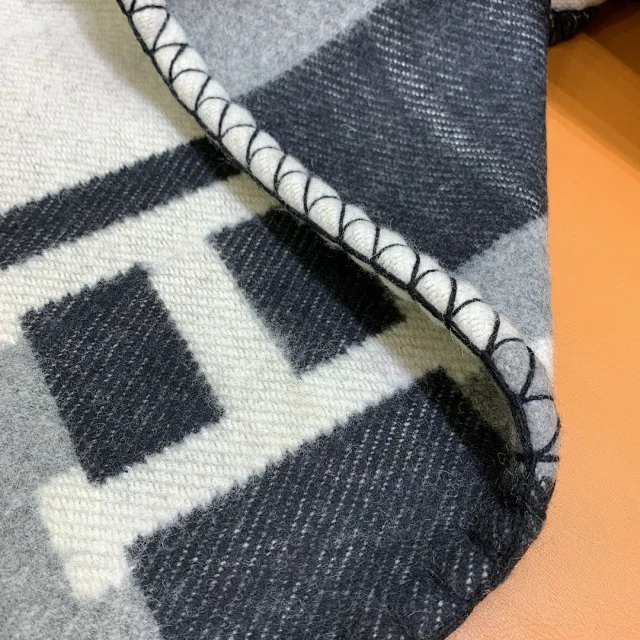Hermès Uncategorized H Monogram Blanket product detail image 37