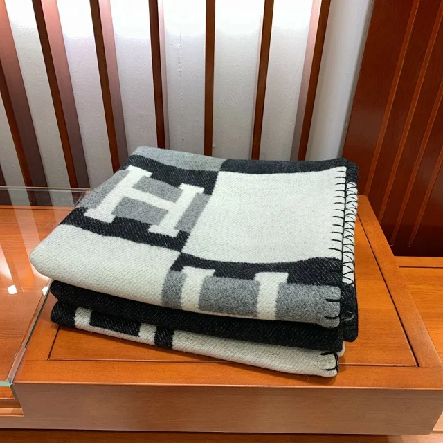 Hermès Uncategorized H Monogram Blanket product detail image 29