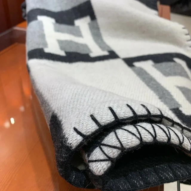 Hermès Uncategorized H Monogram Blanket product detail image 31