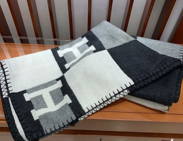 Hermès Uncategorized H Monogram Blanket product detail image 30