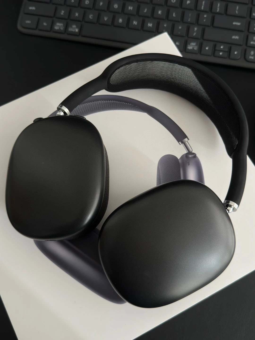 Apple AirPods Max Plastic 2