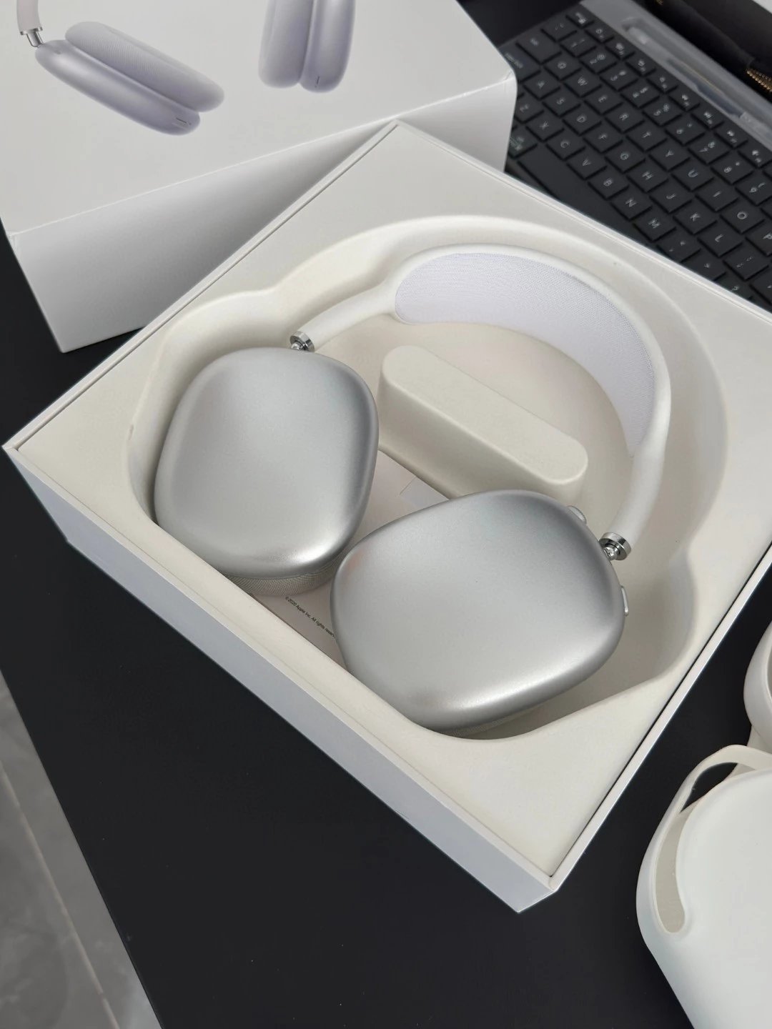 Apple AirPods Max Plastic 3