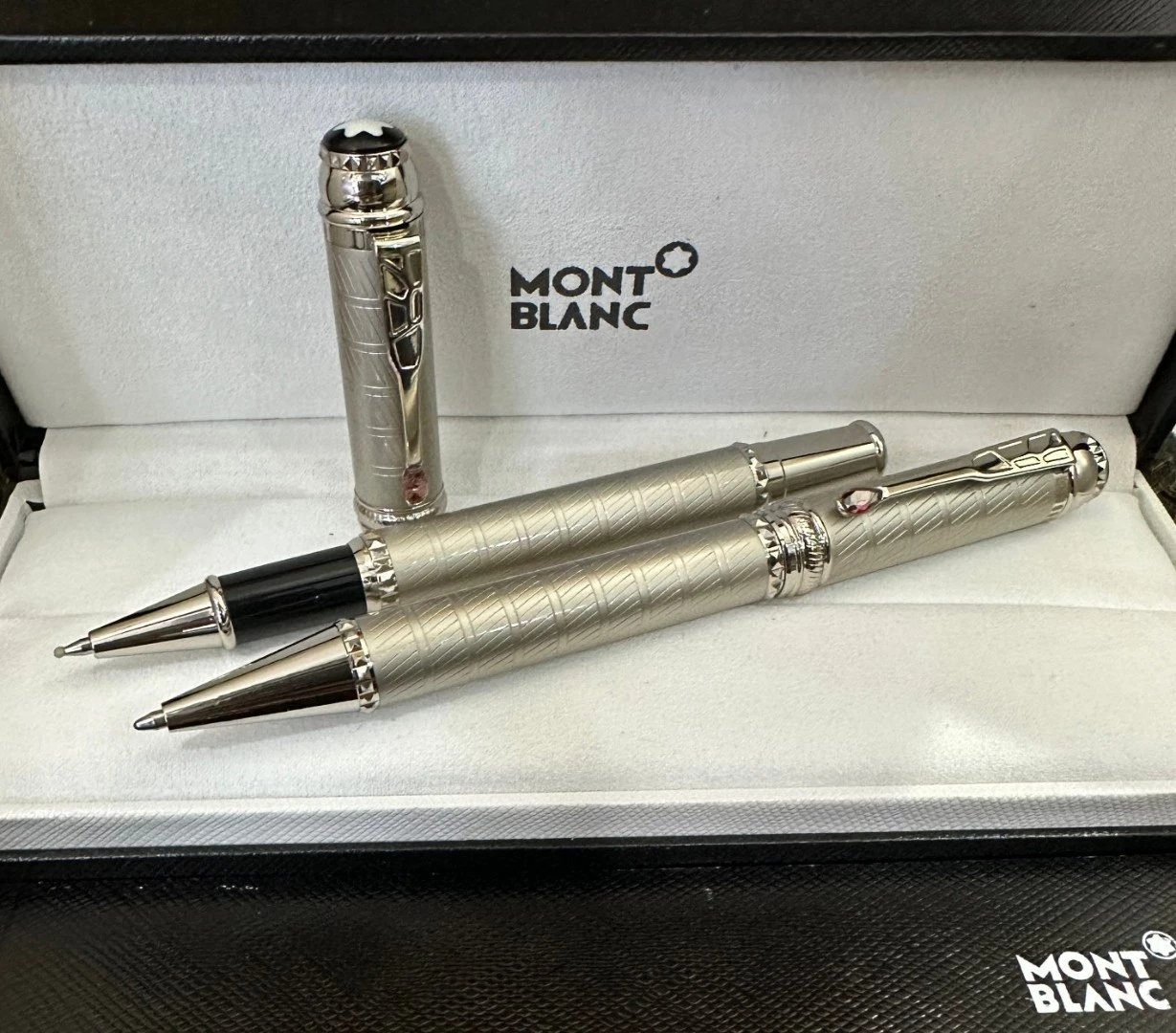 Trendy signature pen, ballpoint pen, unique design, smooth writing, simple and elegant, easy to carry, and dignified gift giving