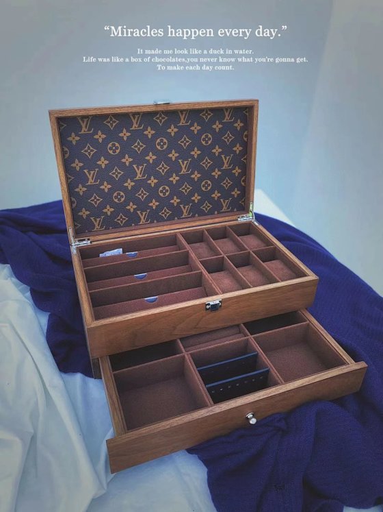 Vintage Pattern Leather Patch Jewelry Box, Solid Wood Hand-Polished, Two-Tier Storage for Jewelry, Watches, and Eyewear, Triple-Use Organizer for Enhanced Storage, Luxurious Yet Understated, Dimensions: 34 x 21 x 13 cm