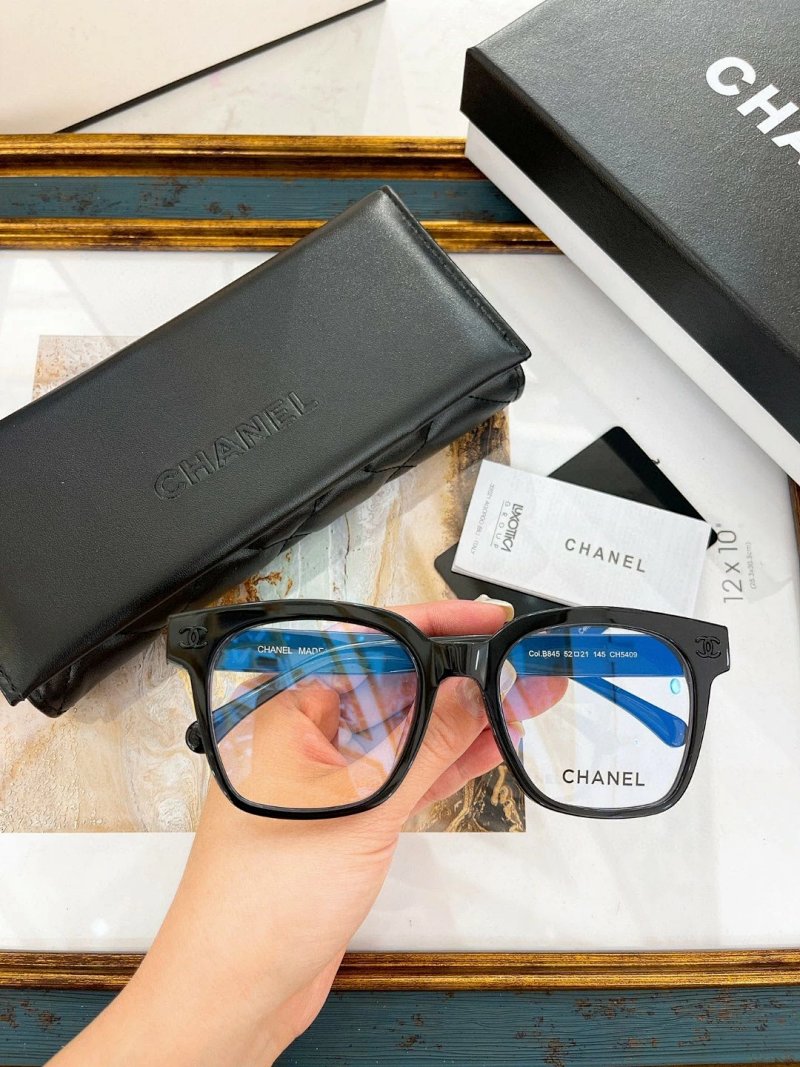 Chanel Model Size 52 21-145