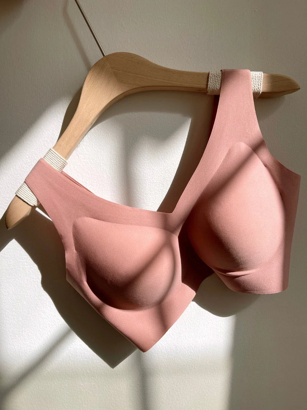 背扣款Calvin Klein | CK 女士无尺码内衣女薄款V领无钢圈无痕 背扣款Calvin Klein | CK 女士无尺码内衣女薄款V领无钢圈无痕