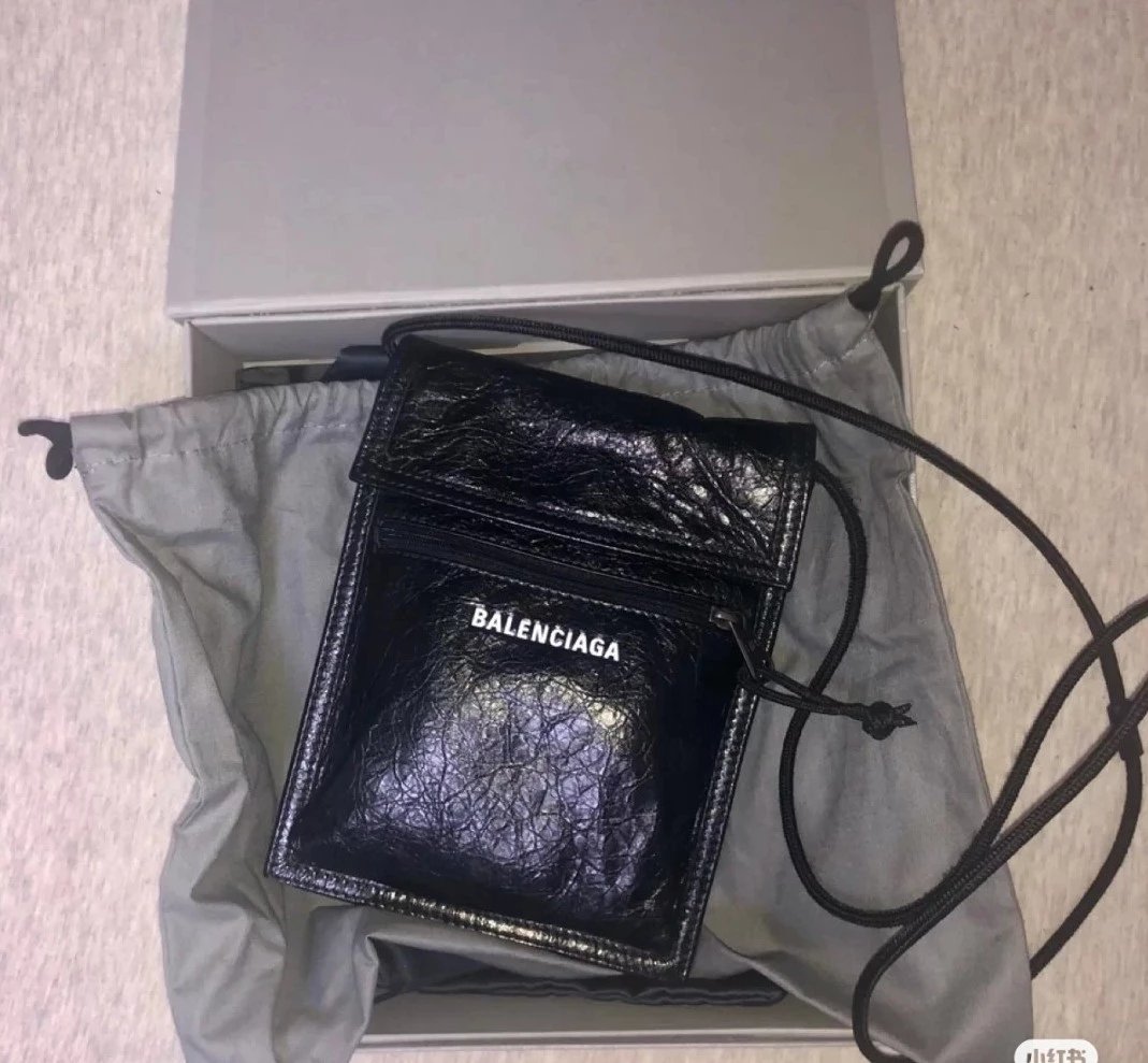 巴黎家 手机包 B家 褶皱油蜡皮 男包 nano迷你小包 涂鸦真皮小包零钱袋情侣包 男女通用balenciaga字母印花包韩火火同款