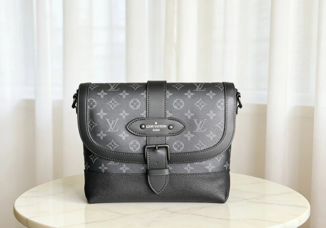 原单SAUMUR 邮差包黑花男包 
马球包 Saumur 手袋 单肩斜挎包