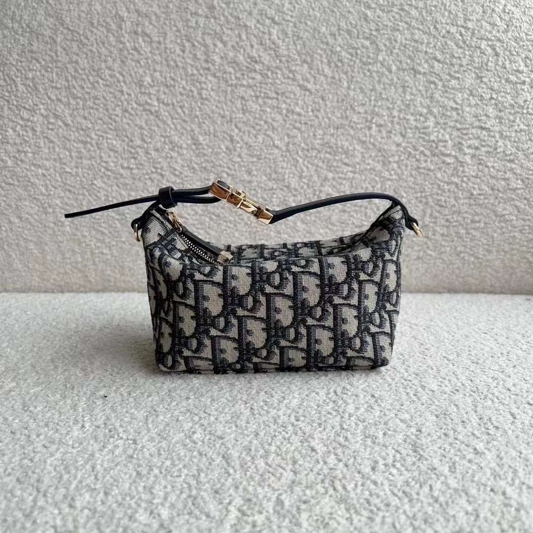 2022s D家新款Nomad手拿包 Hobo腋下包 菱格包 藤格纹羊皮包 蓝色刺绣Oblique印花帆布手提包 CD便当包 饭盒包 真皮女包  1