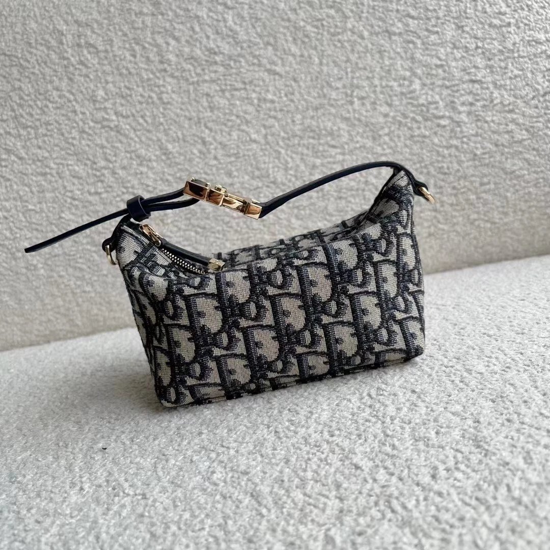 2022s D家新款Nomad手拿包 Hobo腋下包 菱格包 藤格纹羊皮包 蓝色刺绣Oblique印花帆布手提包 CD便当包 饭盒包 真皮女包  2