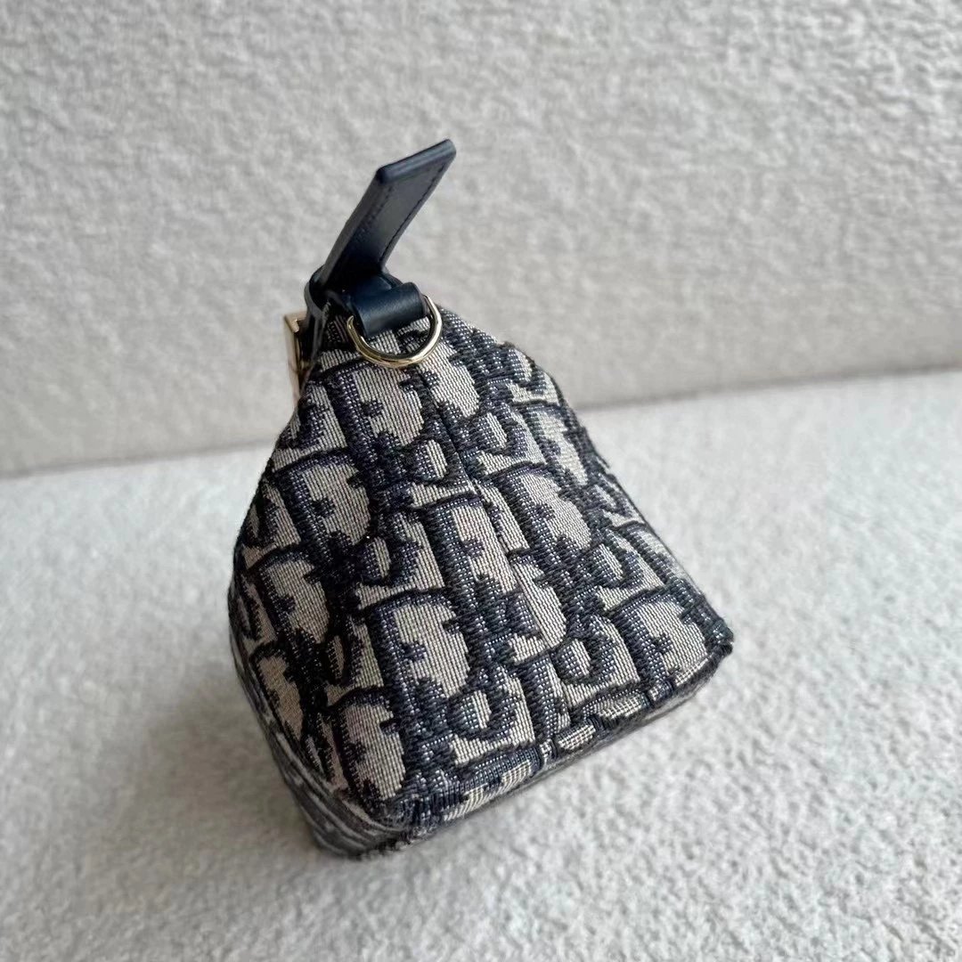 2022s D家新款Nomad手拿包 Hobo腋下包 菱格包 藤格纹羊皮包 蓝色刺绣Oblique印花帆布手提包 CD便当包 饭盒包 真皮女包  5