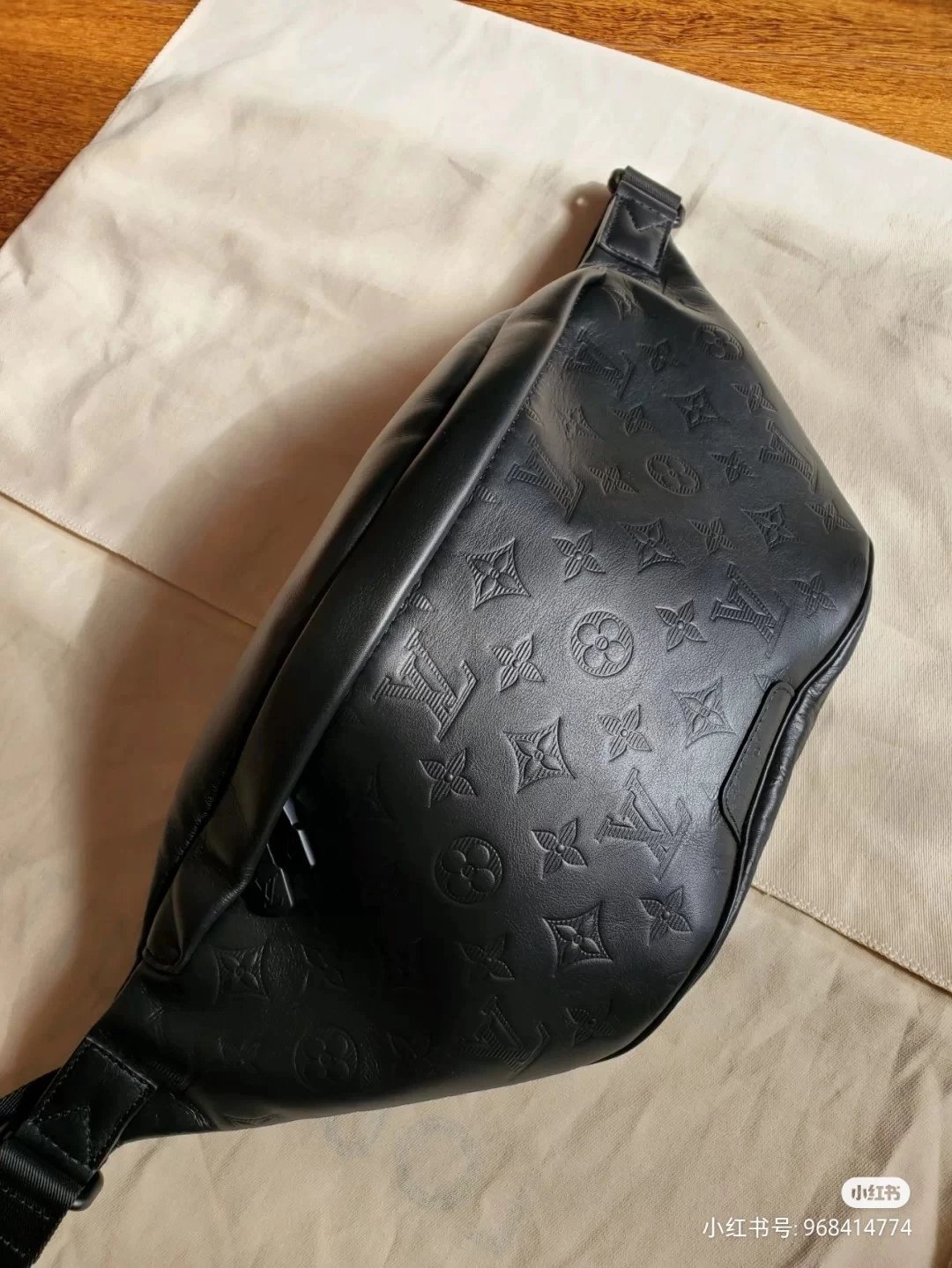高端货M44388进口牛皮Discovery腰包 男包压花男士胸包斜挎包 真皮休闲包 2