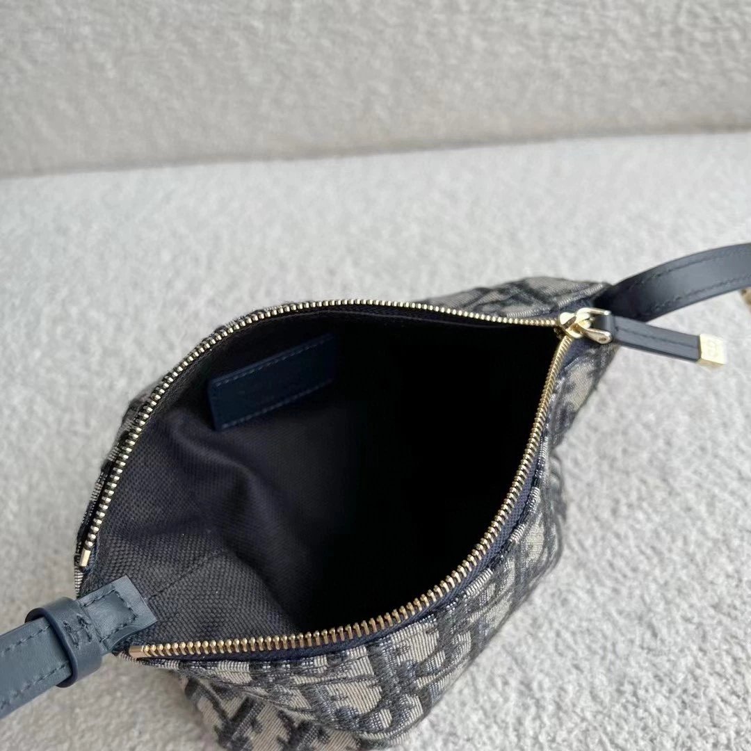 2022s D家新款Nomad手拿包 Hobo腋下包 菱格包 藤格纹羊皮包 蓝色刺绣Oblique印花帆布手提包 CD便当包 饭盒包 真皮女包  8