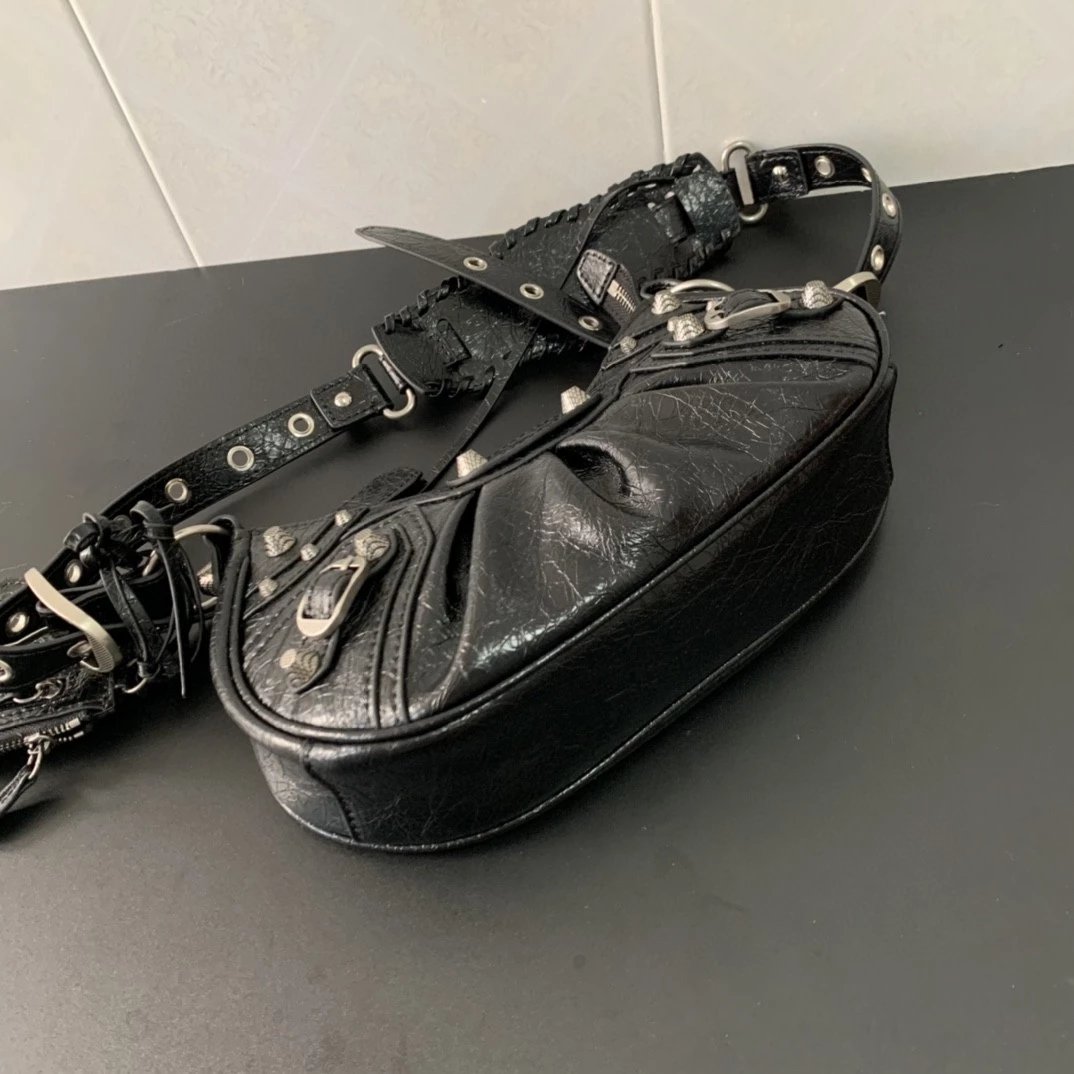 Balenciag Le Cagole半月牙包巴黎家 腋下包 饺子包真皮复古月亮包铆钉包经典机车包 女包子母包 6