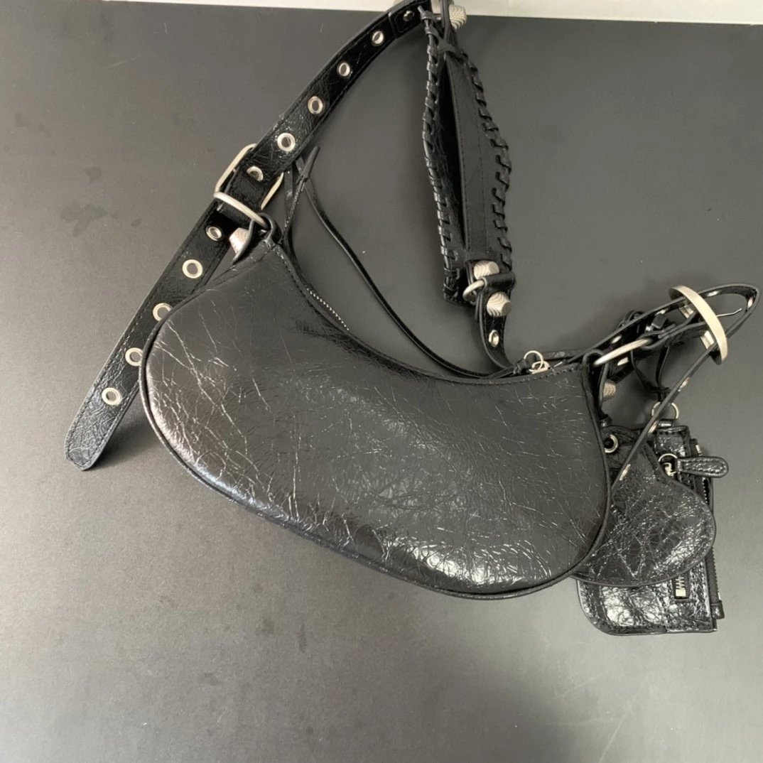 Balenciag Le Cagole半月牙包巴黎家 腋下包 饺子包真皮复古月亮包铆钉包经典机车包 女包子母包 5