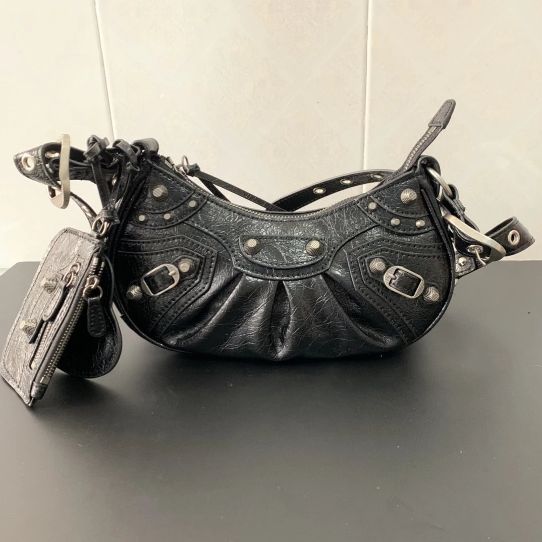 Balenciag Le Cagole半月牙包巴黎家 腋下包 饺子包真皮复古月亮包铆钉包经典机车包 女包子母包 2