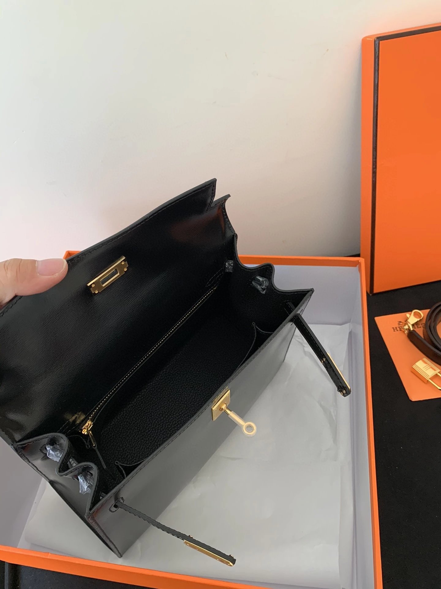 H爱玛家box皮凯莉女包 全套礼盒316钢五金时尚手袋Kelly手提包

闭眼去卖 9