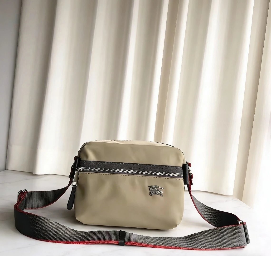 韩版BURBERRY博柏利男士小号邮差包尼龙轻便战马相机包时尚单肩斜挎包包