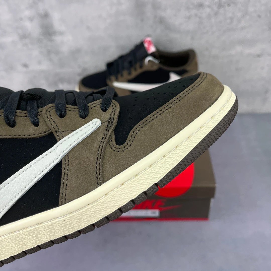 Travis Scott x Nike Air Jordan 1 Low OG Pink Foam Sneakers - 28