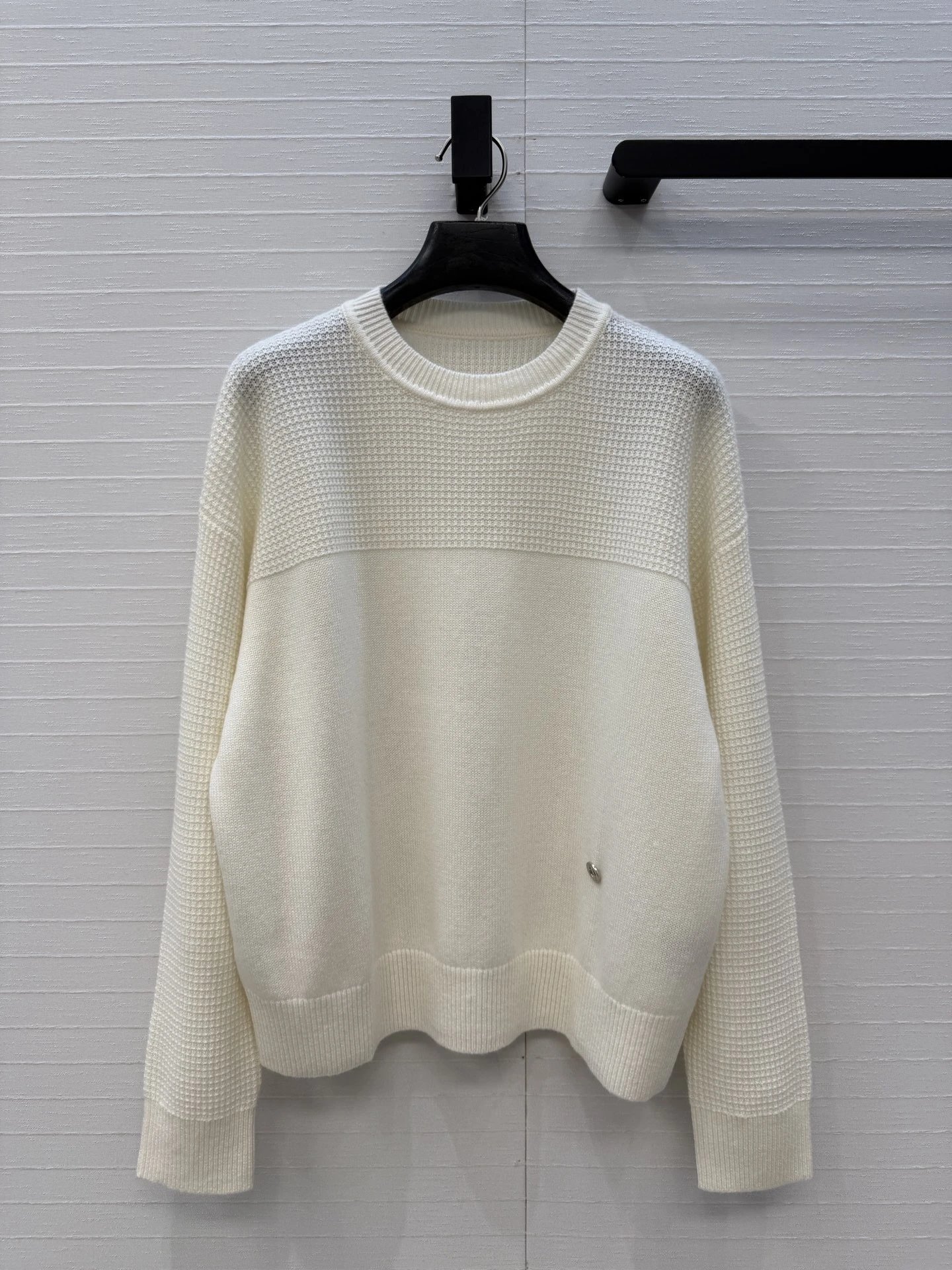 Black and white original single quality H high intelligence dressing college style temperament round neck cashmere sweater