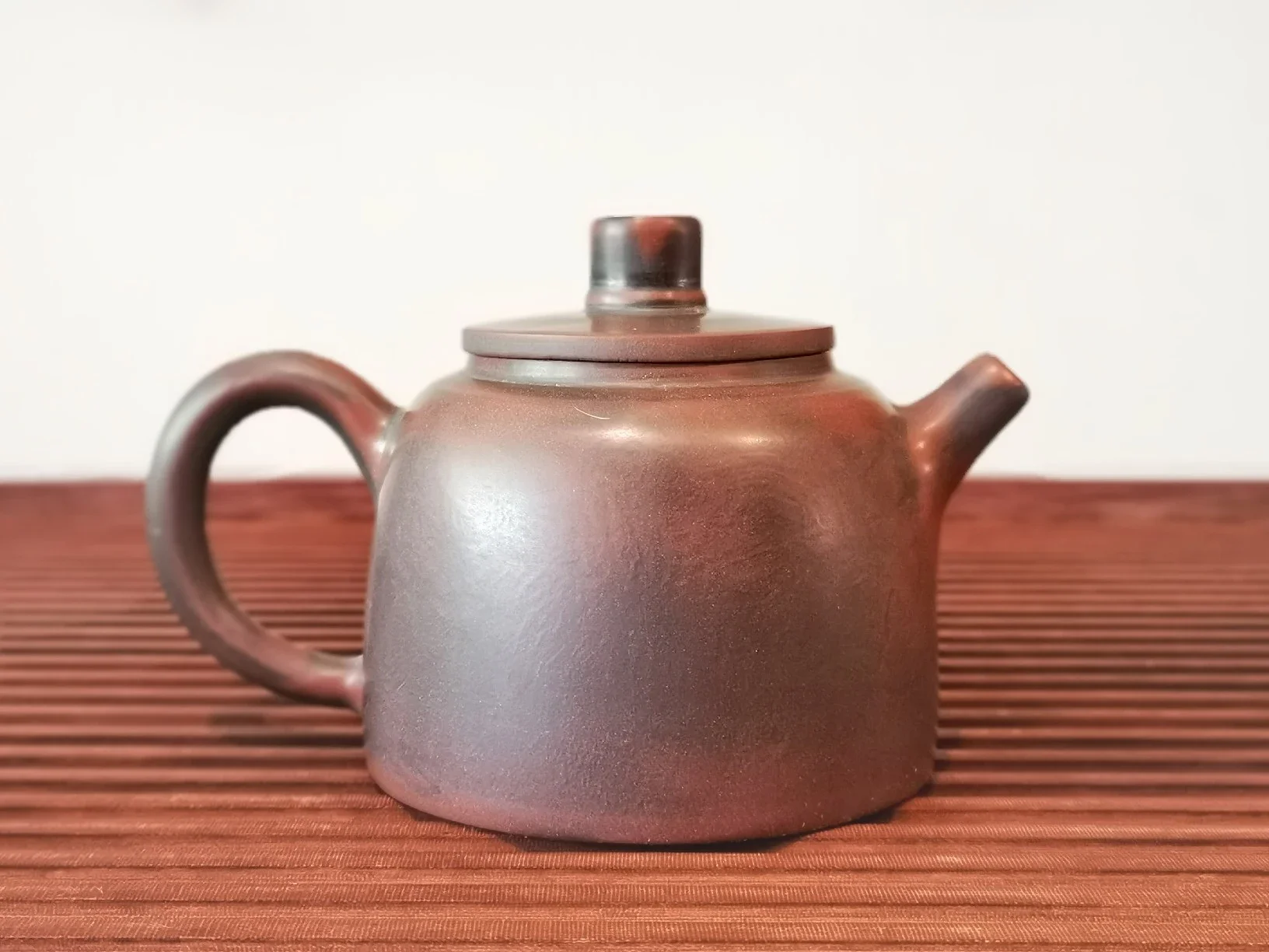 荷花井栏壶】 坭兴陶壶 容量：190毫升工艺：浮雕适合泡茶：红茶、绿茶