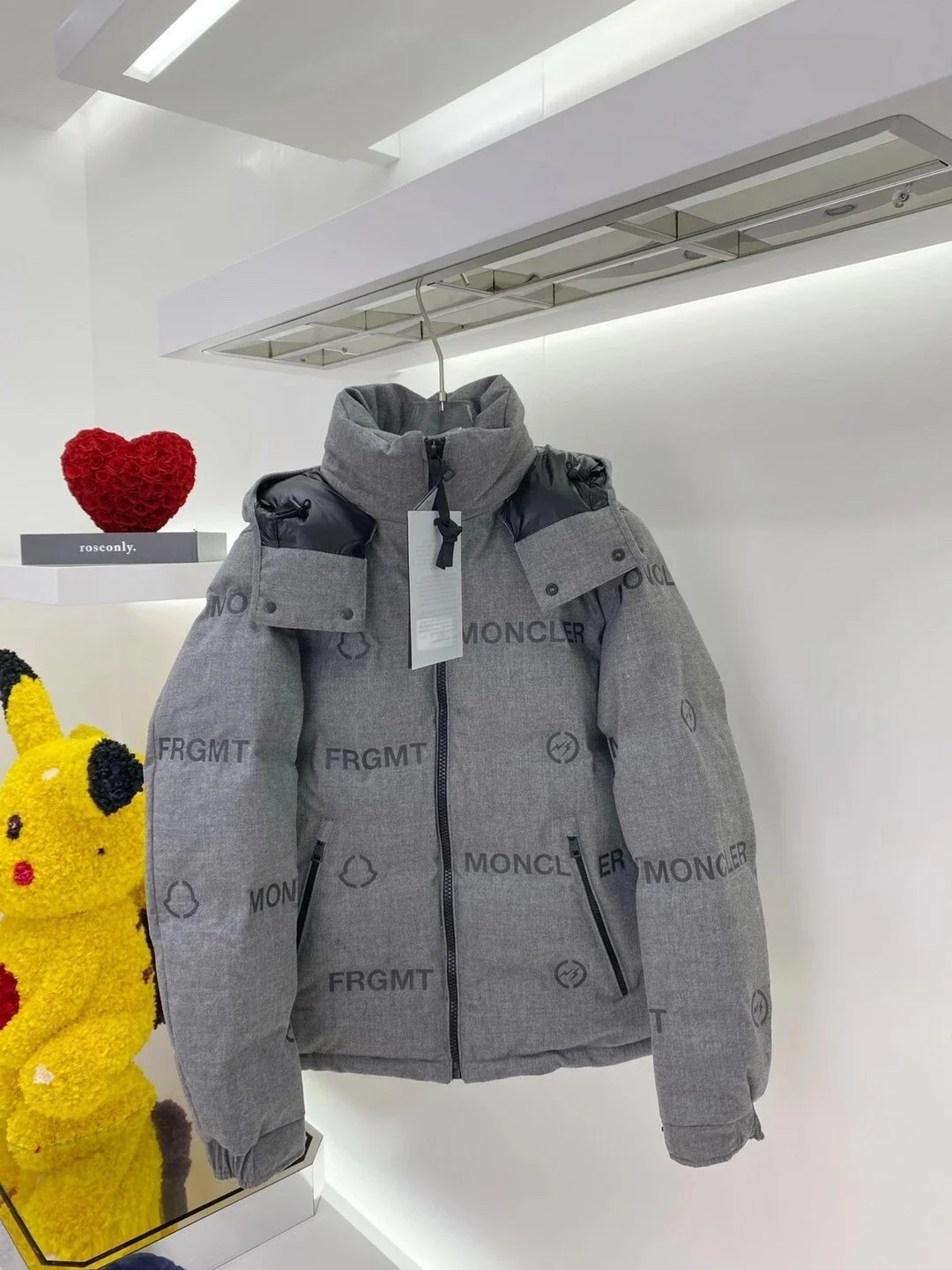 代购级别 蒙口moncler 秋冬新款羽绒服采用顶级90白鸭绒灰色连帽外套夹克男女同款